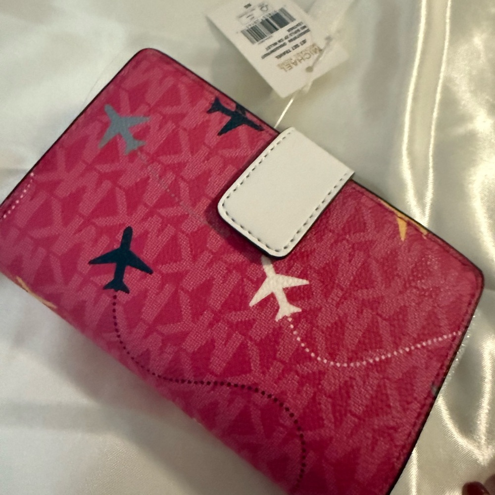 MK Jestset Wallet with Airplane Design